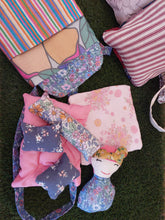 Load image into Gallery viewer, Dolls House Bag & Bed Set