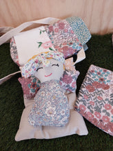 Load image into Gallery viewer, Dolls House Bag & Bed Set