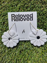 Load image into Gallery viewer, Ear Bling - Daisy Daisy