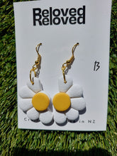 Load image into Gallery viewer, Ear Bling - Daisy Daisy