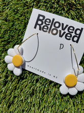 Load image into Gallery viewer, Ear Bling - Daisy Daisy