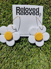 Load image into Gallery viewer, Ear Bling - Daisy Daisy