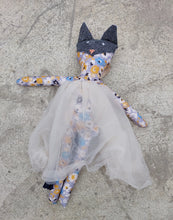 Load image into Gallery viewer, Linen Lovelies