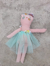 Load image into Gallery viewer, Linen Lovelies