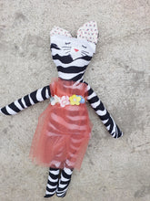 Load image into Gallery viewer, Linen Lovelies