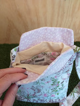 Load image into Gallery viewer, Dolls House Bag & Bed Set