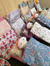 Load image into Gallery viewer, Dolls House Bag & Bed Set